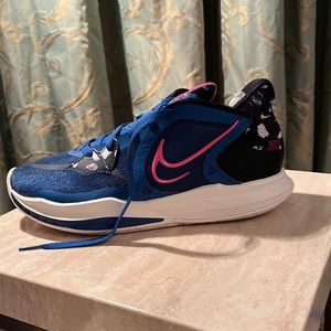 kyrie orchid low 5 size 7.5 women’s/mens 5